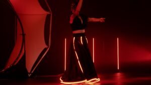 Performance de cirque narratif explorant le thème de l'ego indompté.