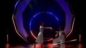 Production de cirque LED théâtral professionnel sur une scène contemporaine.